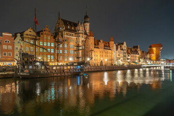 Obraz premium Gdansk and the Motlawa River at night, Poland.