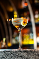 Martini sucio cl&aacute;sico