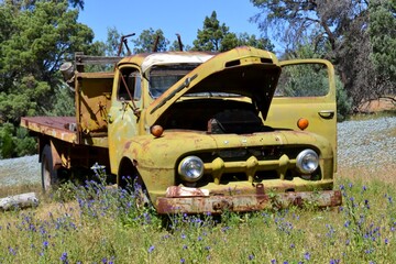 Old rusty abandoned truck in outback Australia

