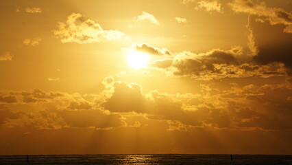 大自然が描く光と影の空