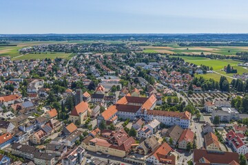 Obraz premium Die Kneippkurstadt Bad Wörishofen im schwäbischen Unterallgäu aus der Vogelperspektive