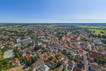 Obraz premium Die Kneippkurstadt Bad Wörishofen im schwäbischen Unterallgäu aus der Vogelperspektive