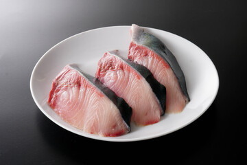 新鮮なブリの切り身