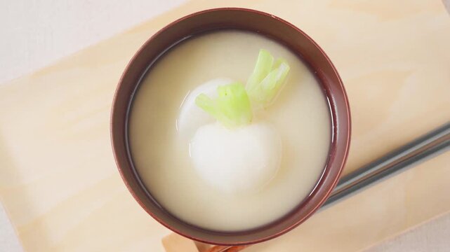 かぶ入りの白味噌仕立てのお味噌汁