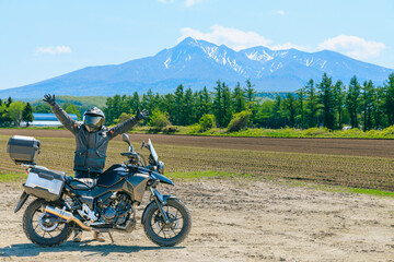 北海道ツーリング　清里町から見た斜里岳とバイク