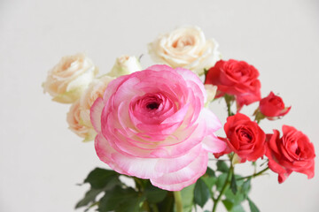 Fototapeta premium 薔薇とラナンキュラス