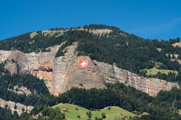 Fels mit Schweizer Kreuz bei Weggis am Vierwaldst&auml;ttersee