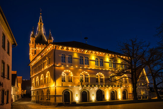 Rathaus n Bad Wimpfen mit Weihnachtsbeleuchtung
