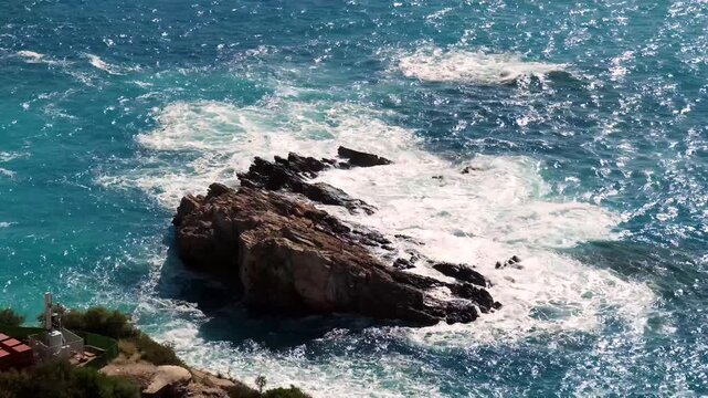 Felsen und der Brandung in einer Bucht, Jala, Qark Vlora, Albanien