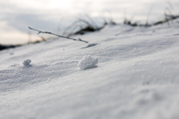 zima, śnieg, puch, biel, lód, mróz, kryształki, biało, ślady, © Estera