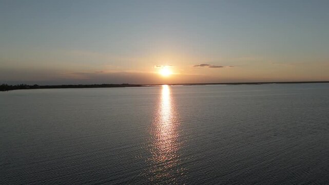 Laguna Iber&aacute; al atardecer Pellegrini Corrientes ingresando desde el puerto