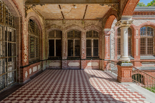 Lost Place, Terrasse vom Sanatorium der Heilst&auml;tten Beelitz, Brandenburg