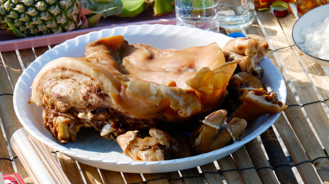 A pig&rsquo;s head for offering to sacred beings.