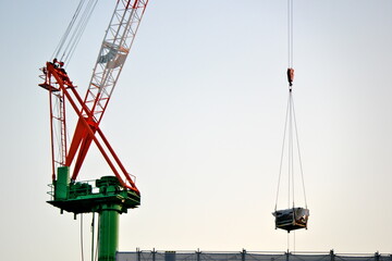 タワークレーンのある風景