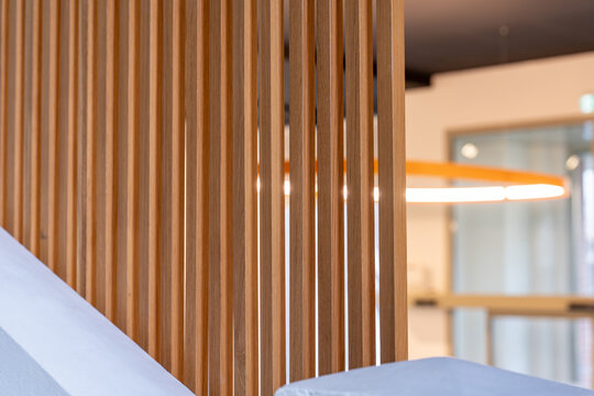 D&eacute;corations en bois naturelles et artisanales, apportant chaleur et texture &agrave; un int&eacute;rieur ou un &eacute;v&eacute;nement cr&eacute;atif.