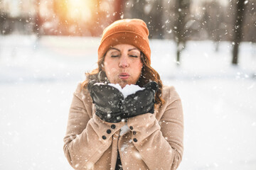 Fototapeta premium Portrait of mature woman in winter park