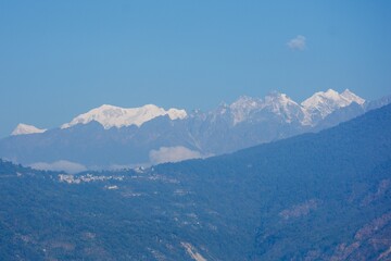 Fototapeta premium Kanchenjunga mountain range view from a homestay in Temi, Sikkim
