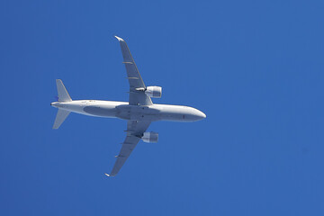 Airbus Variante A320neo  Unterseite im Landeanflug