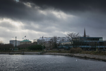 Obraz premium Urban scene with victory statue, flags, and moody light in Denmark
