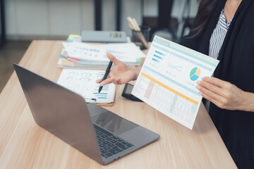 Data analysis work at Desk: A professional focused on a screen, analyzes data, interpreting complex information and finding solutions in office.
