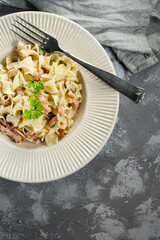 Tagliatelle mosse Carbonara