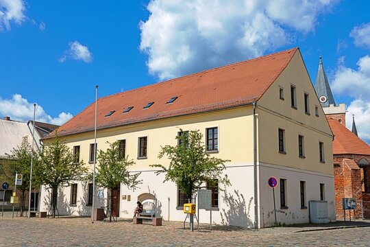 lieberose, deutschland - altes rathaus am marktplatz