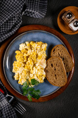 Scrambled eggs with onion.