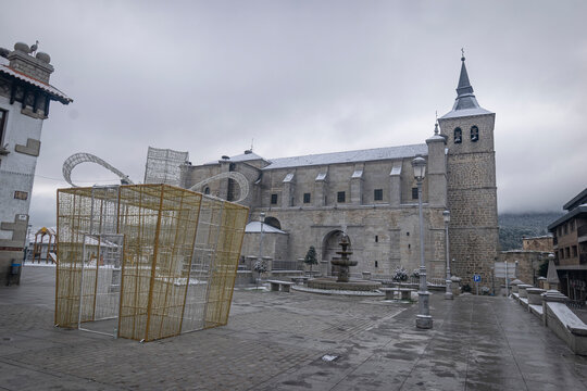 Plaza de la Constituci&oacute;n, El Espinar, Segovia (Espa&ntilde;a)