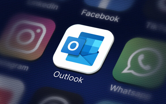 Outlook logo sur un &eacute;cran num&eacute;rique