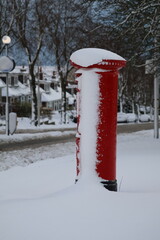 Aberdeen Scotland 5th January 2026 Royal mail red post box stands out on in snow.Ideal for winter travel campaigns, Christmas mailers, features and British city branding.Late or canceled deliveries