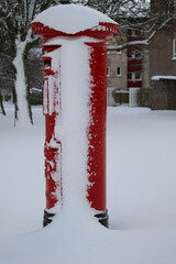 Aberdeen Scotland 5th January 2026 Royal mail red post box stands out on in snow.Ideal for winter travel campaigns, Christmas mailers, features and British city branding.Late or canceled deliveries