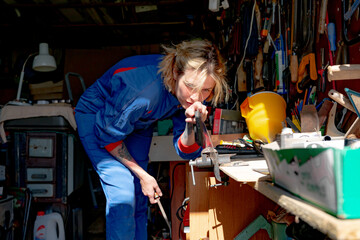female carpenter