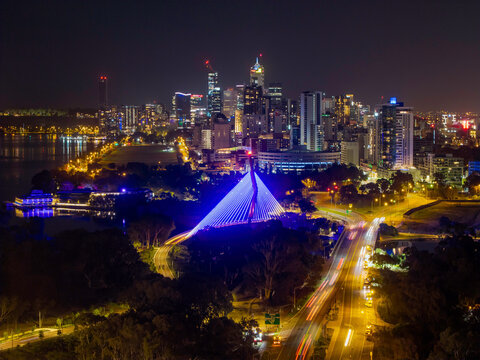 The Boorloo bridge and the Perth freeway leading to Perth city