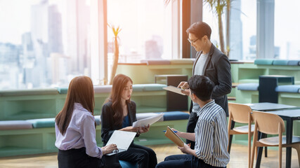 Young entrepreneurs, Gen Z, Young Business, meetings, brainstorming, meeting rooms, office, co-working spaces, young entrepreneurial ideas.