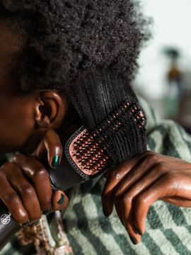 Styling Natural Hair With a Heated Brush at Home