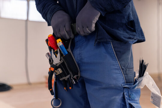 Man putting on tool belt