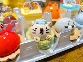 キャラクターをモチーフにした可愛らしいミニタルトの詰め合わせ