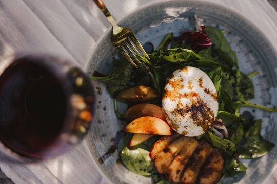 Burrata Salad with Grilled Peaches