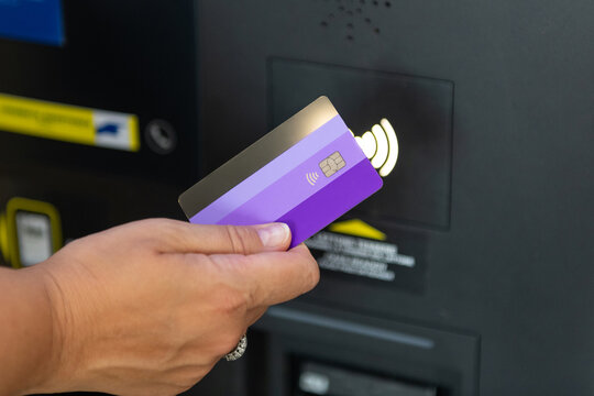 Parking Payment with Credit Card at a Contactless Card Reader