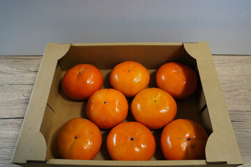 九度山産の箱入りの富有柿