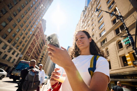 Sportswoman send texts in downtown