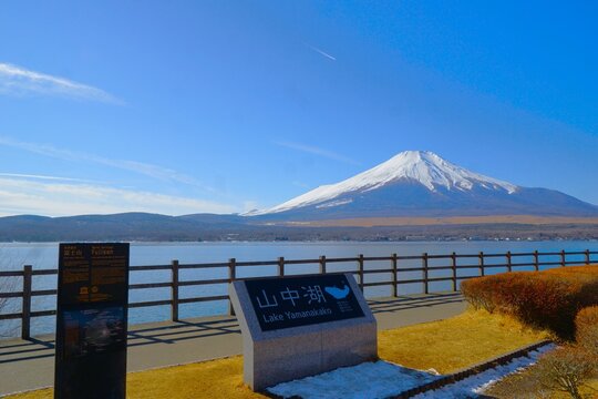 山中湖から見た富士山