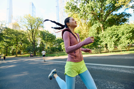 Woman performs sprint
