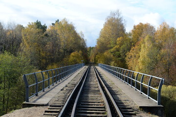 Obraz premium The old railway on the arch bridge over the Krasnaya River in the Kaliningrad region