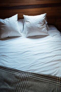 Bed in Cozy Mountain Cabin 