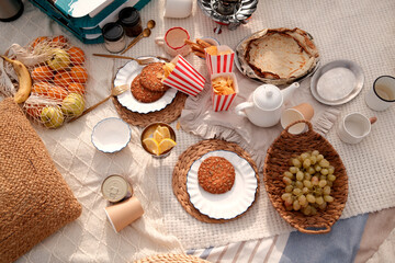 Aesthetic picnic details, food and drinks for eating out