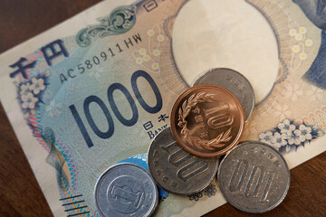 1000円紙幣と硬化