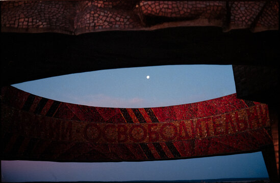 Moon, monument, free
