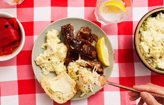Eating Coleslaw: Barbecue Rib Dinner 