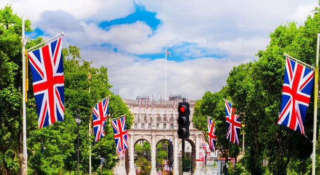 バッキンガム宮殿とイギリス国旗